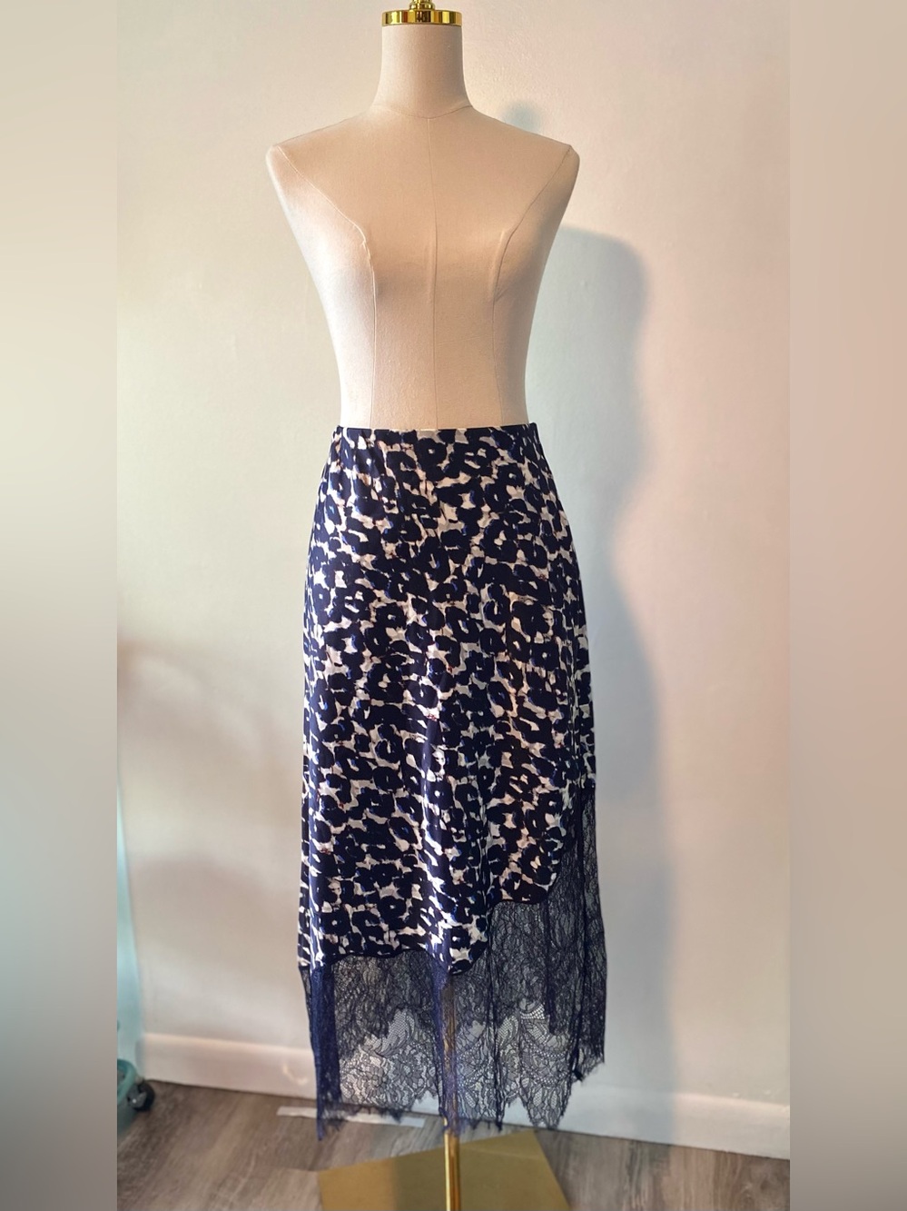 The Devil Wears Prada Blue Leopard Print Midi Lace Skirt Woman's Size M 8-10